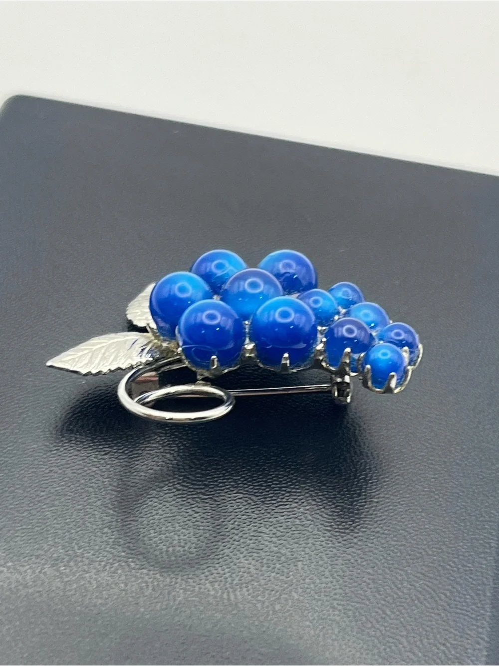 Blue moon glow lucite plastic grapes cluster silver tone brooch pin vintage